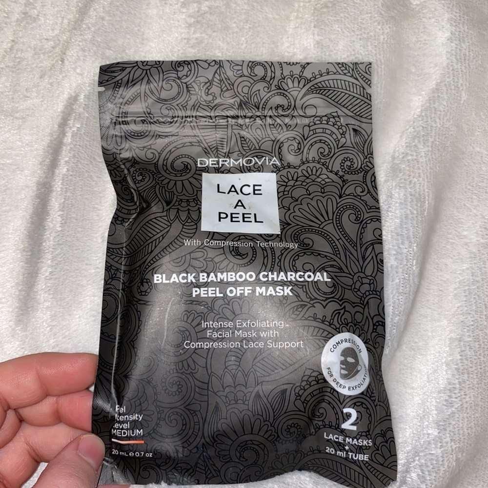 Dermovia Lace a Peel facemask